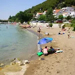 شقة In With Sea View, Balcony, Air Conditioning, Wi-fi Duće