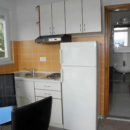 In With Sea View, Balcony, Air Conditioning, Wi-fi Duće