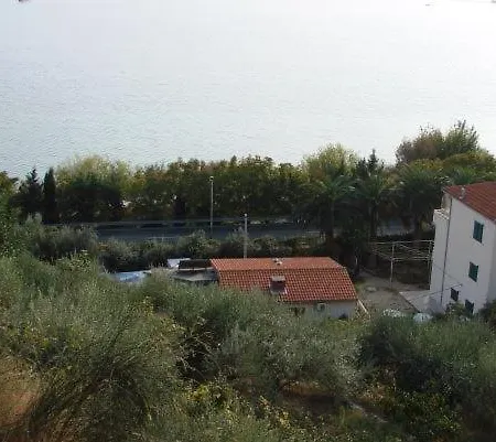 Apartment In With Sea View, Balcony, Air Conditioning, Wi-fi